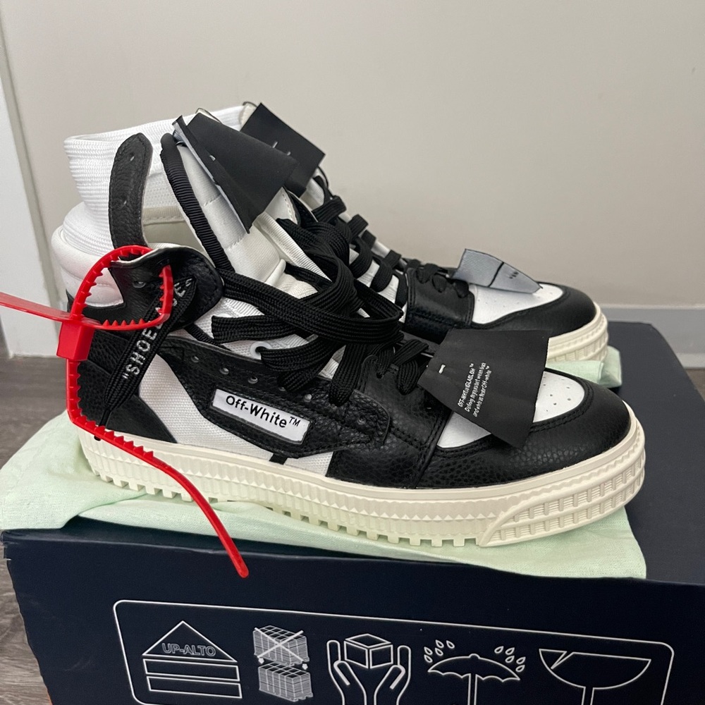 Off White Of court VIRGIL ABLOH